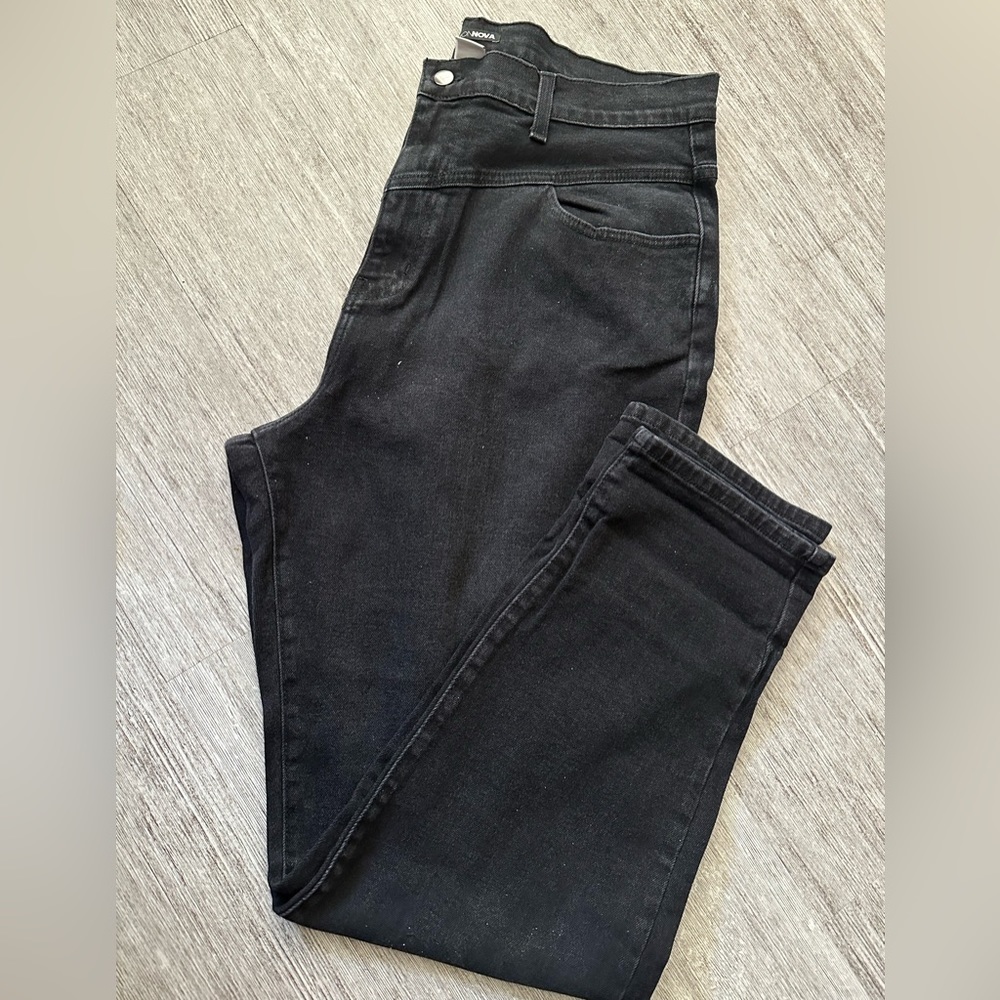 Fashion Nova straight leg woman’s jeans